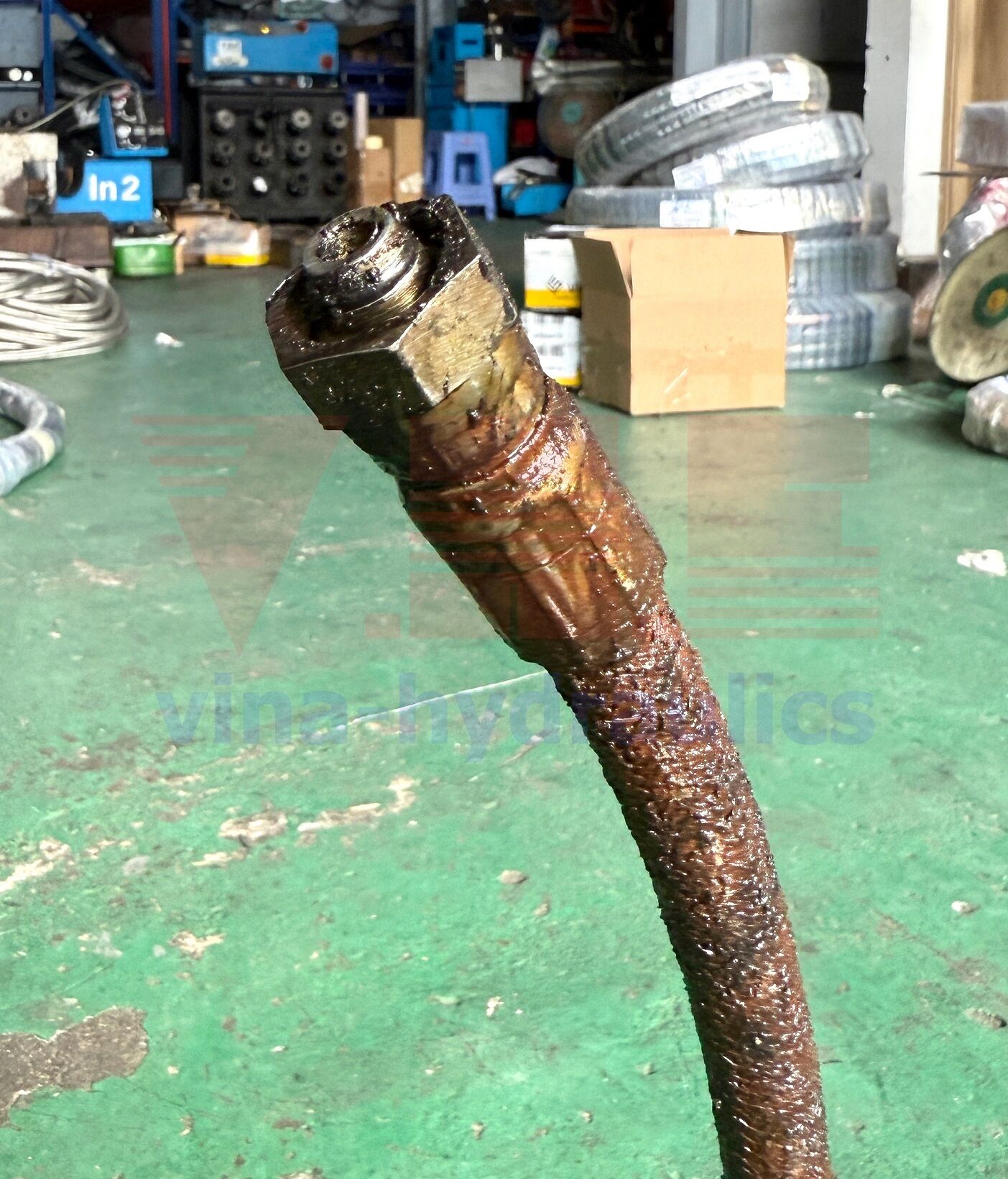 Leakage hydraulic hose