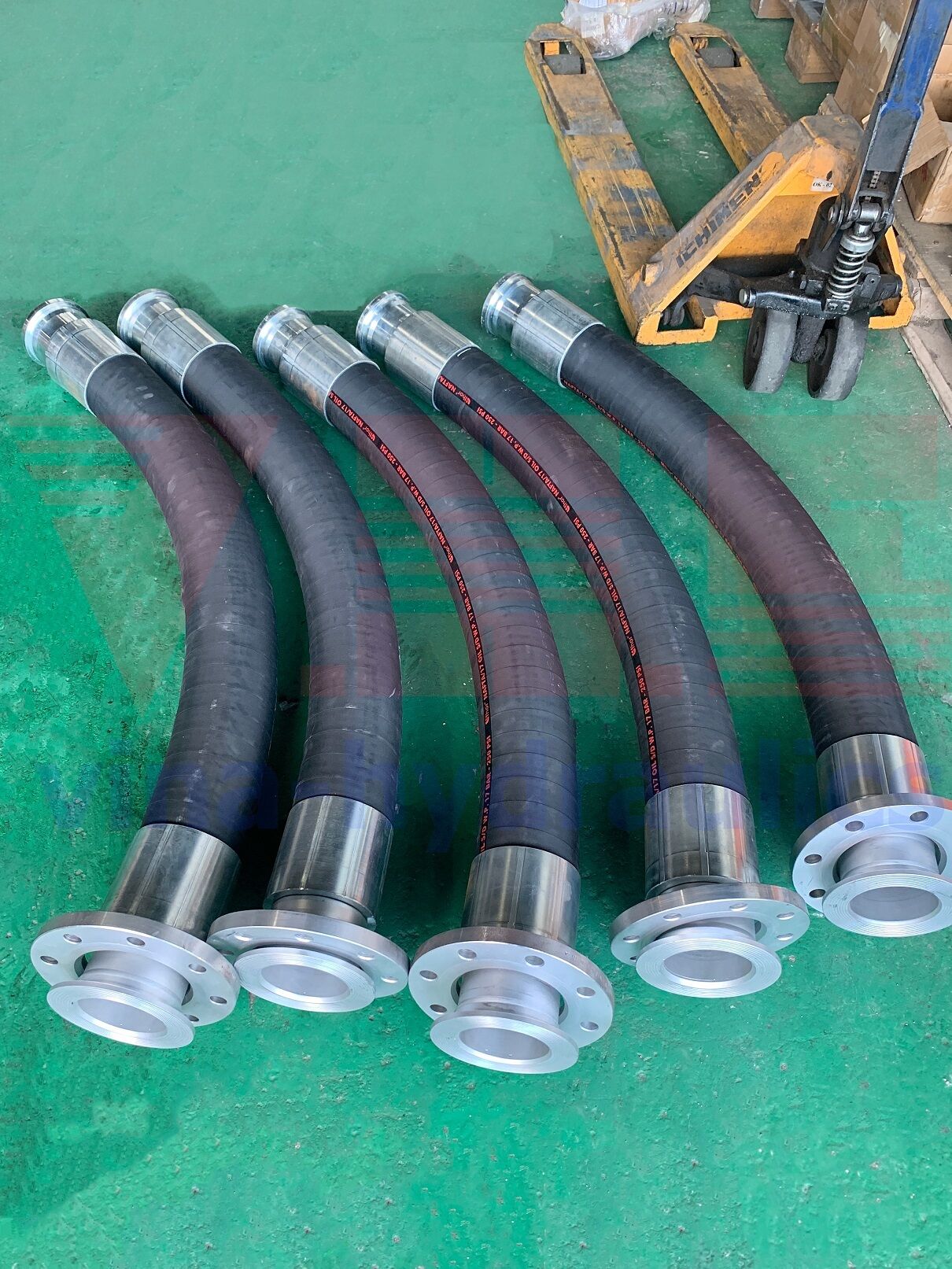 Ống mềm cao su lõi thép Thor 4'' áp 17 bar, 1 đầu bích động DN100 PN16, 1 đầu mặt bích SAE 3000 4''