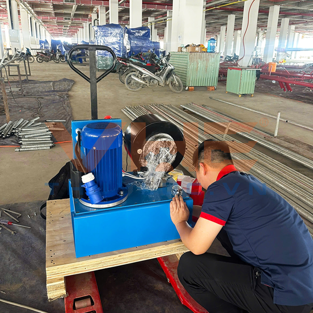 Testing the Samway P32 Hydraulic Hose Crimper to a Fire Safety Partner in Can Tho