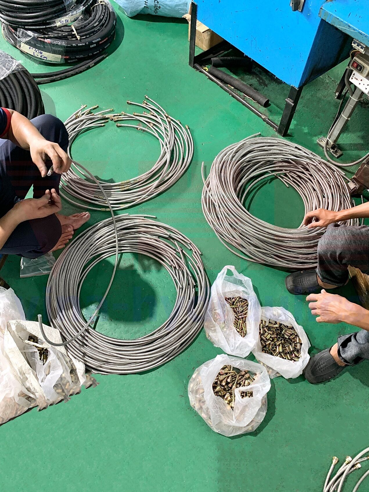 Gia công bấm ống nhựa chịu nhiệt Teflon