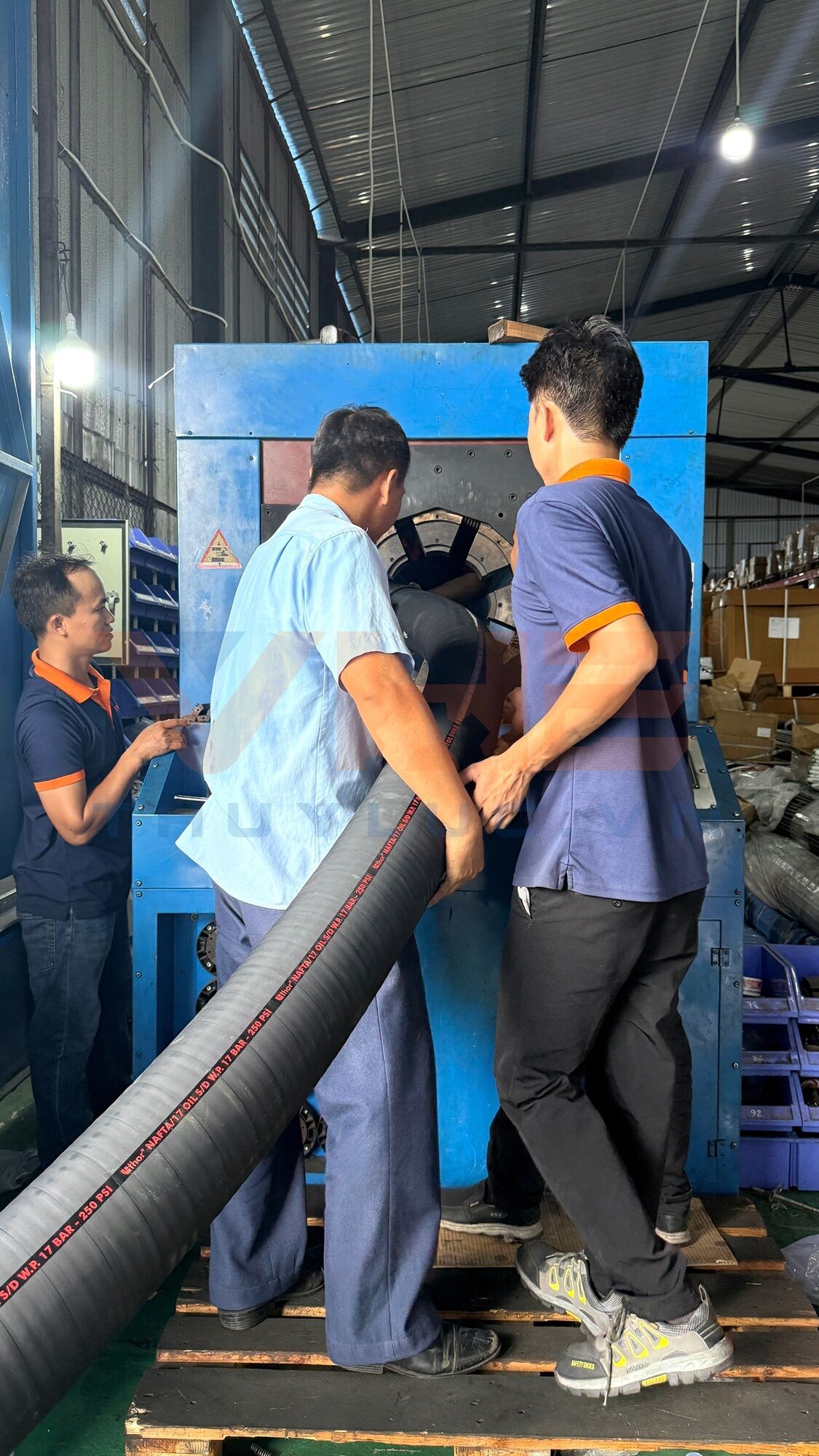 Crimping Thor Industrial Oil Suction Hoses
