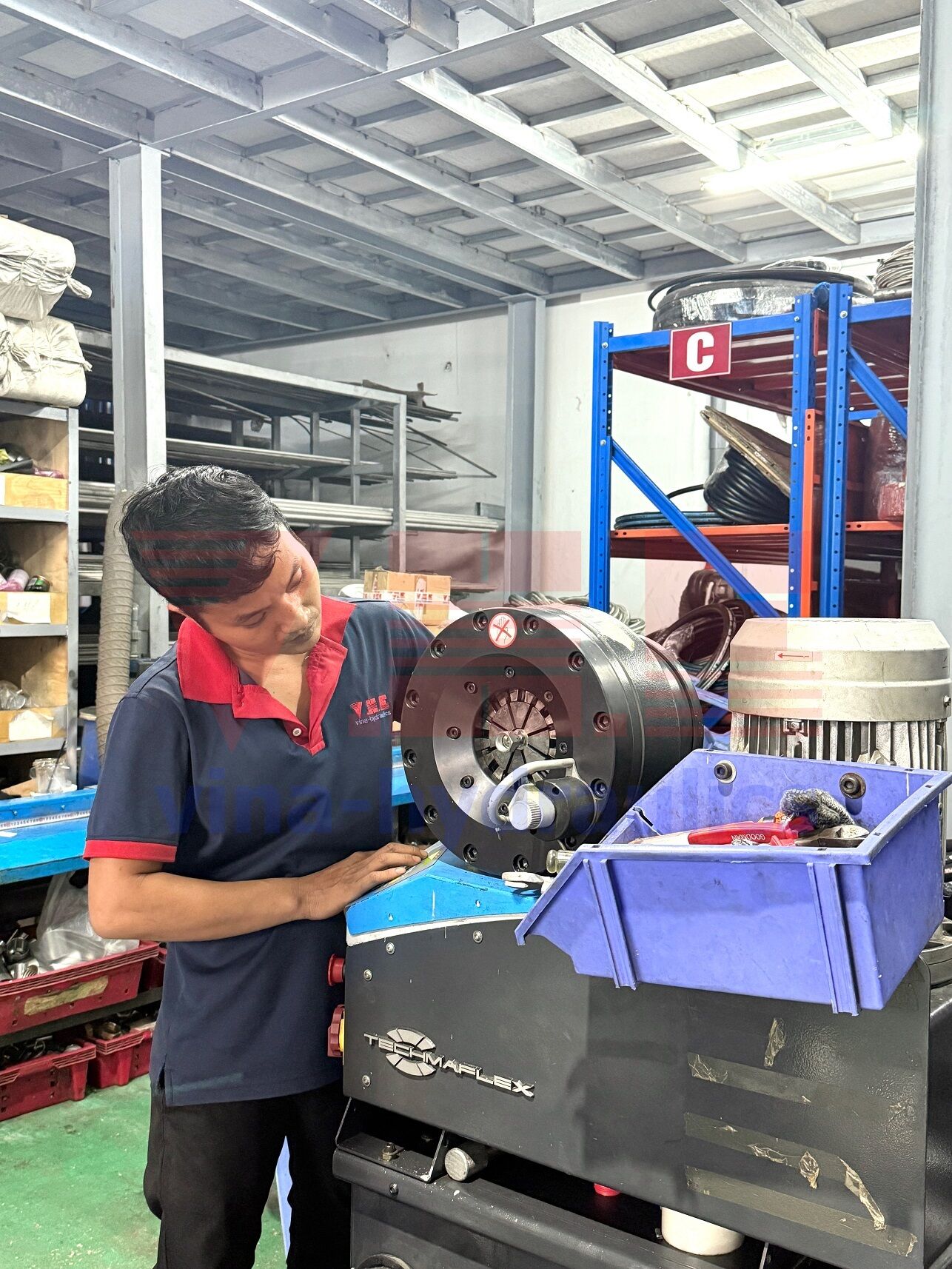 Replacement and repair of old hydraulic hose service