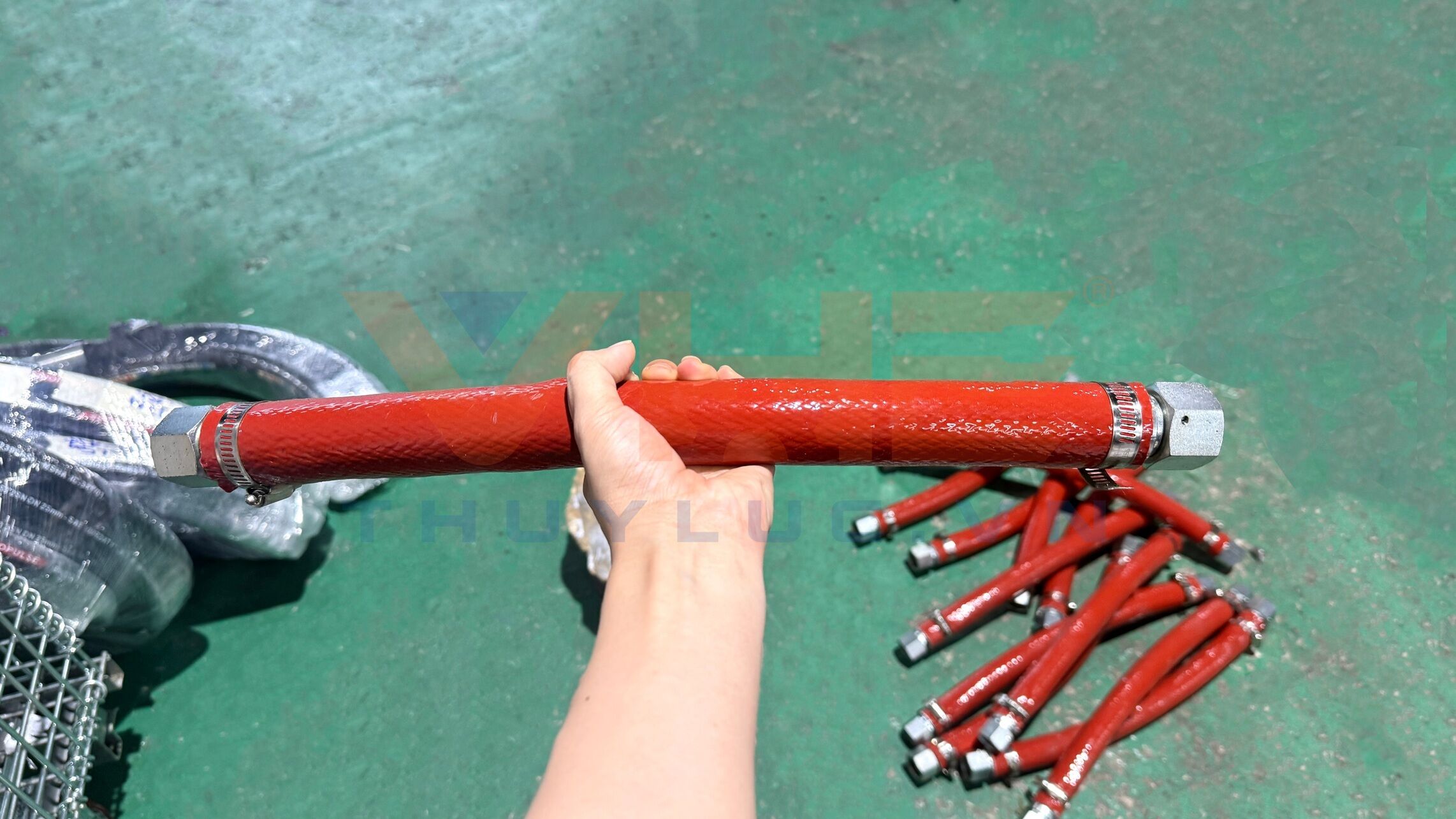 Dịch vụ gia công bọc vỏ chống cháy bảo vệ ống thủy lực