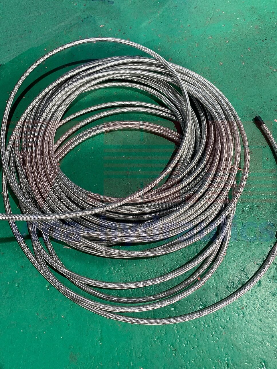 Pressing 2 ends BSPT and JIC crimping fittings 150 strands of Teflon hydraulic hose 1/4'' cover with stainless steel mesh