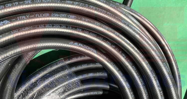 Pressing genuine Vitillo crimping fittings for Alfagomma FLEXOR 2SN-HF 3/4'' hydraulic hose 20 meters long