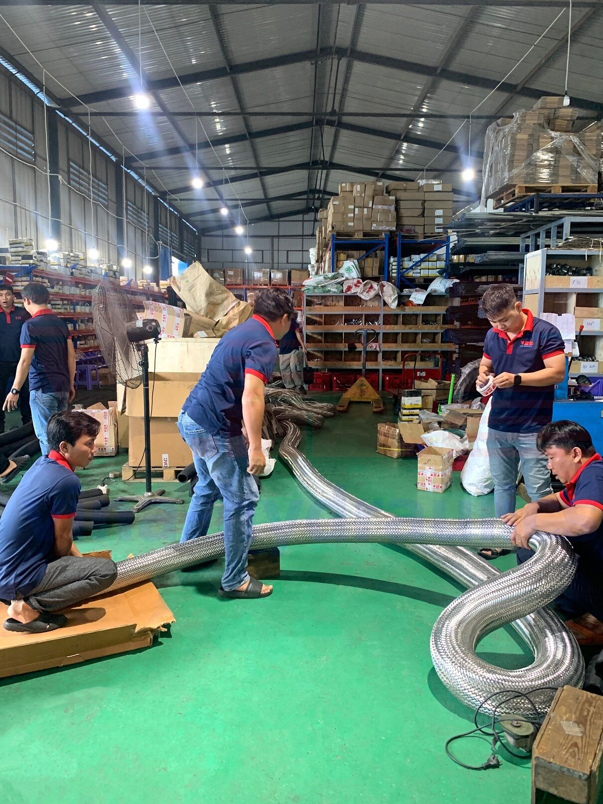 Ống thủy lực Thor 3'', 4'' hút dầu, nước nóng, khí nóng bấm đầu và bọc vỏ lưới inox