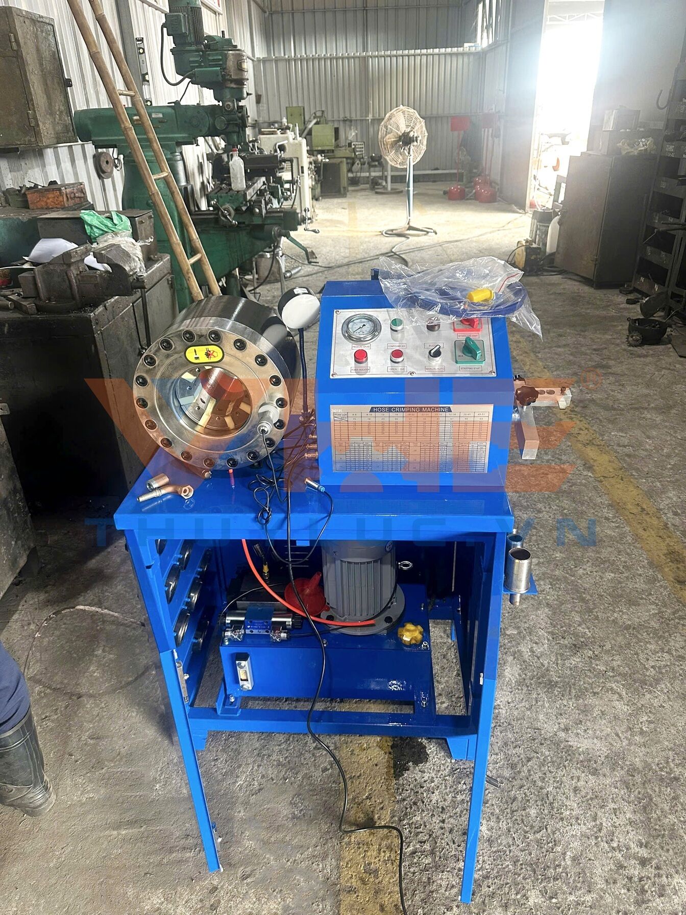 máy 2 trong 1 tích hợp chức năng cắt gọt và bấm ống