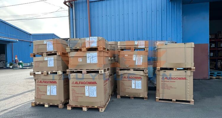20 ngàn mét ống mềm thủy lực về kho TP.HCM
