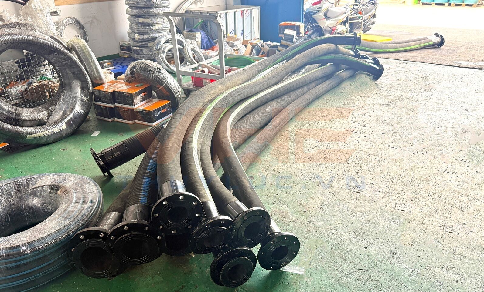 Large-diameter hose crimping services (4’’, 5’’, 6’’)