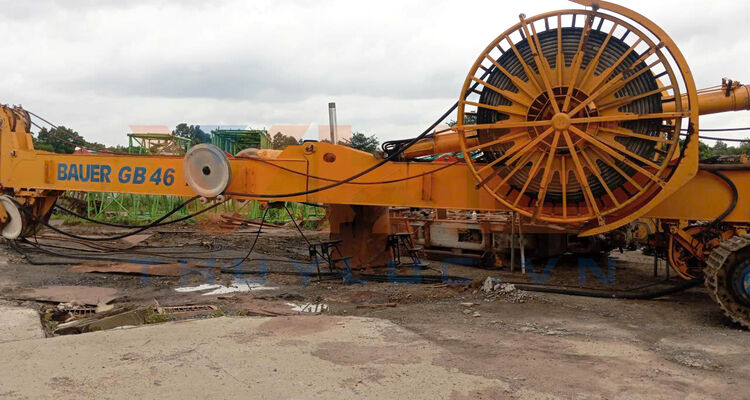 Replacing 20 meters of hydraulic hose for diaphragm wall grab reel