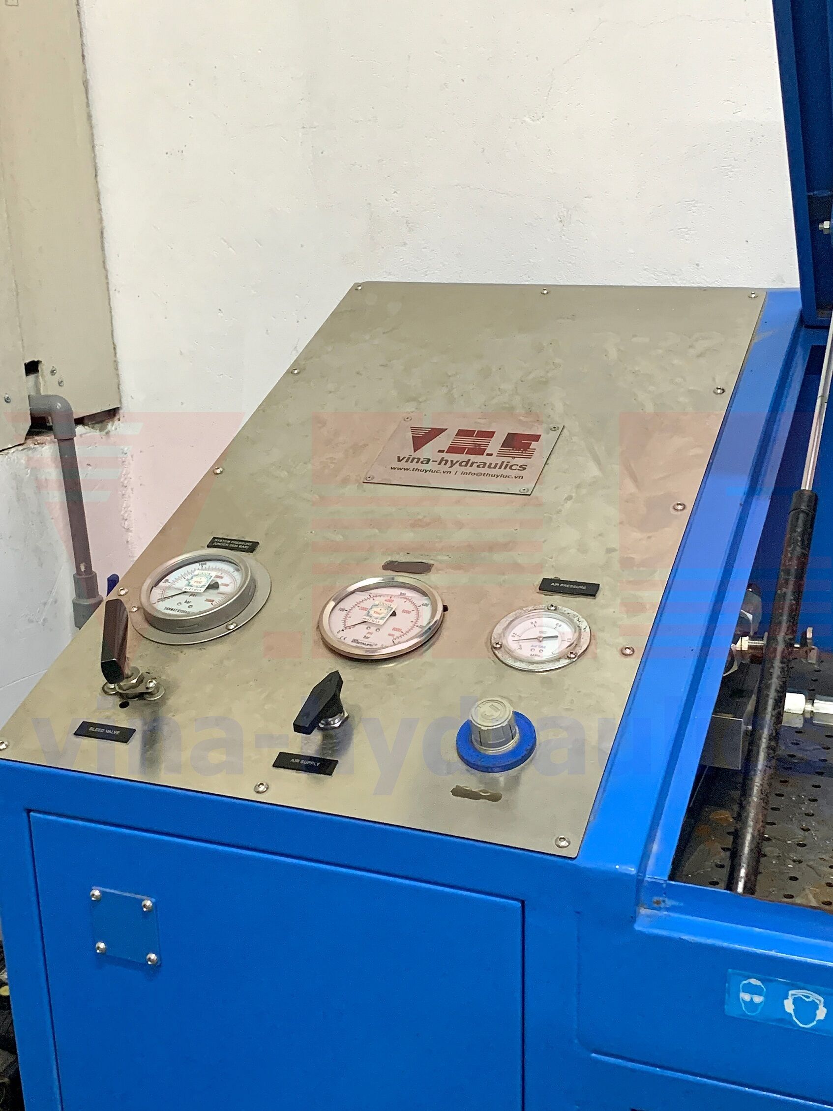 Test áp ống thủy lực Thor 3'', NAFTA17 10N 76X 93, chịu áp 17 bar, bấm lại 2 đầu camlock loại C inox 304, L= 5000mm