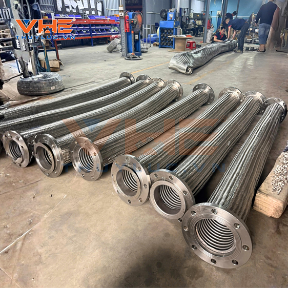 Ứng dụng của khớp nối mềm inox trong điều kiện khắc nghiệt