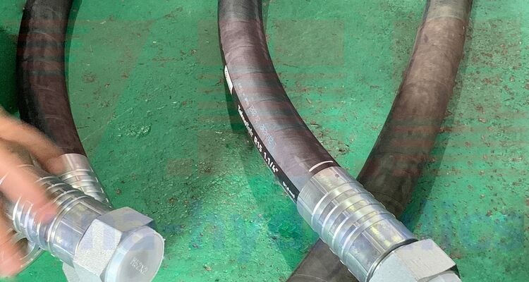 Machining Vitillo 1.1/4'' hydraulic pipe with Interlock flange head to make according to customer's sample pipe request