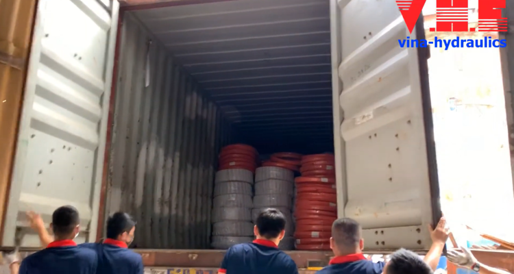 Thứ Sáu, 20/03/2020, VHE về thêm 1 Cont 40 các loại Ống thủy lực 1 lớp, 2 lớp, 4 lớp, đủ kích cỡ để phục vụ khách hàng tăng nhiều