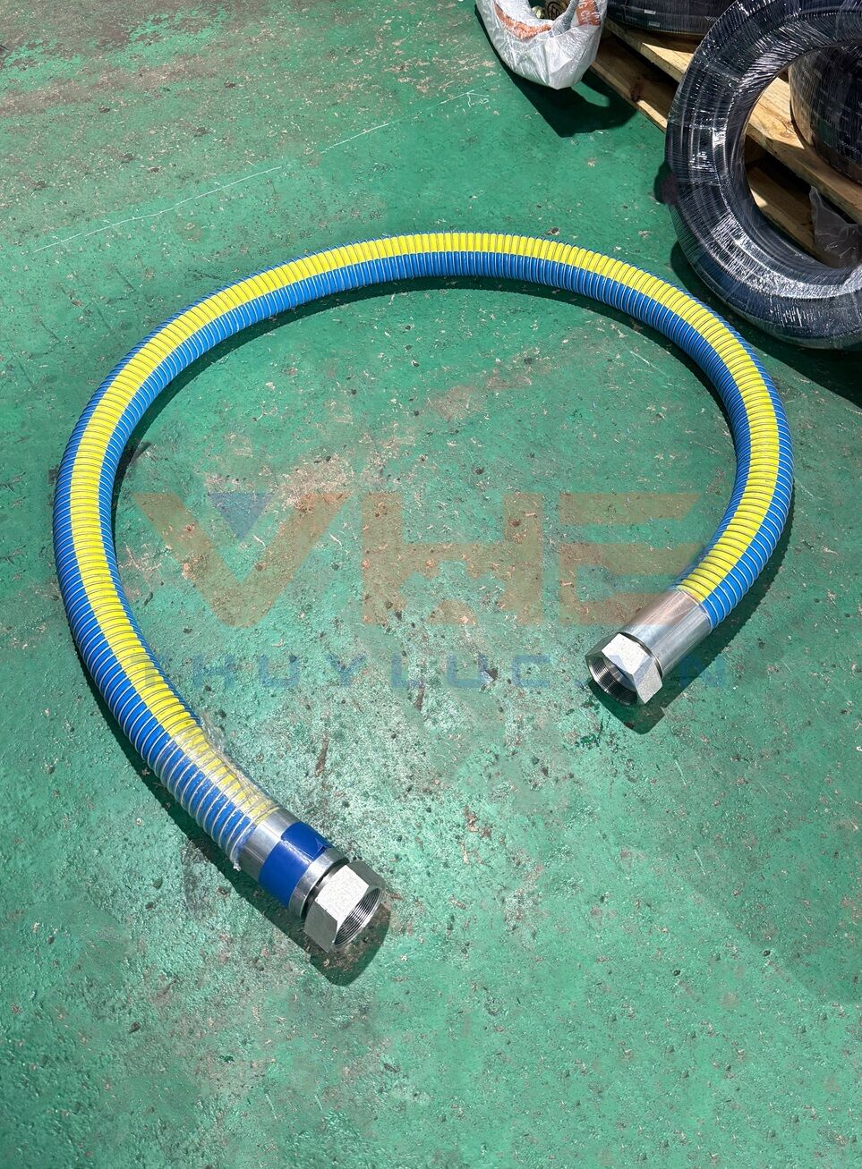 A major challenge - The complex process of attaching fittings to a composite hose