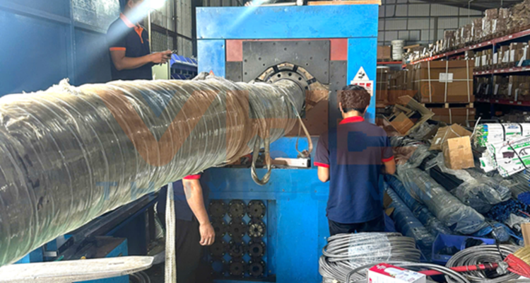 Xử lý thành công 4 sợi ống 10'' dài 10m quấn vỏ amiăng tại xưởng VHE