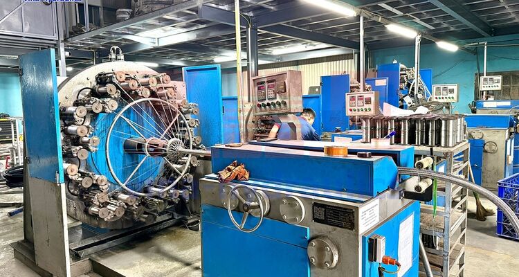 Stainless Steel Mesh Braiding System for Hydraulic Hose Protection in Vietnam