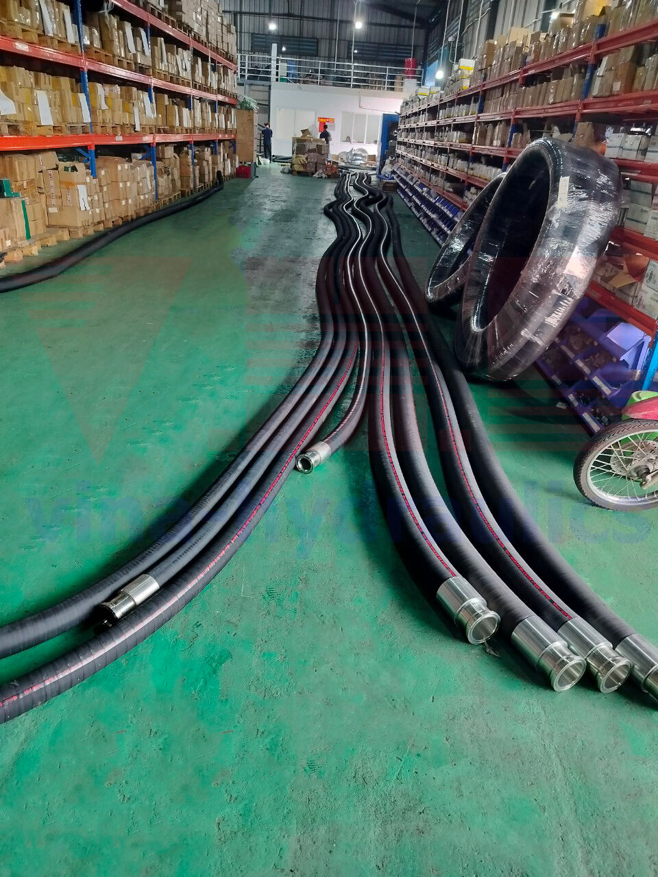 50 sợi Ống thủy lực Thor 3'', 4'' hút dầu, nước nóng, khí nóng bấm đầu và bọc vỏ lưới inox