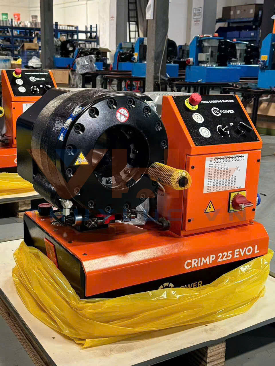 Máy bấm thủy lực