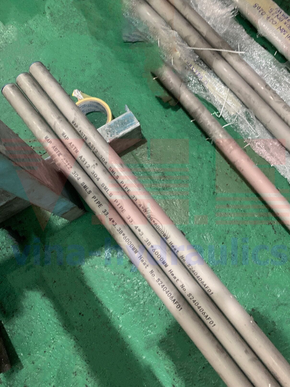 cast steel pipes with many sizes available in the warehouse
