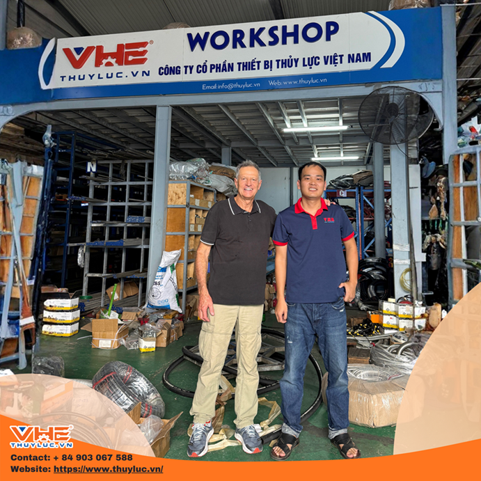 VHE Đón Khách Quốc Tế Nghiệm Thu Kẹp Ống Thủy Lực DIN 3015