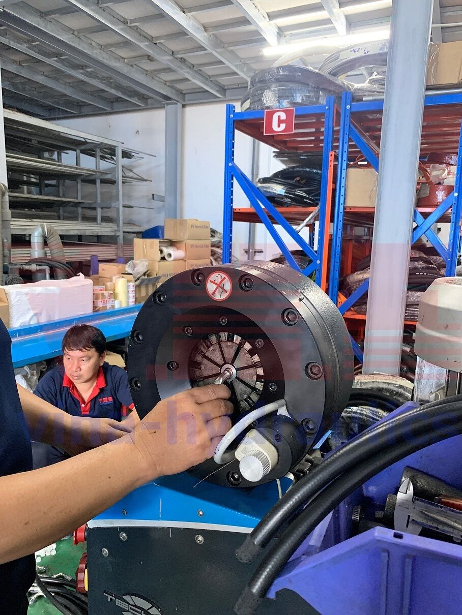 Processing hydraulic hose