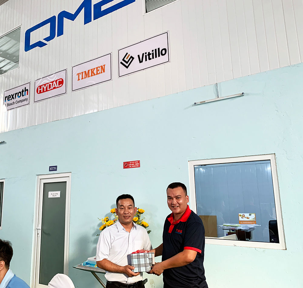 GNHI tặng quà sinh nhật cho Sếp Nguyễn Văn Tuấn