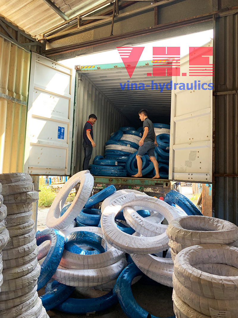 Cont 40 số lượng Ống thủy lực chất lượng giá rẻ được VHE nhập