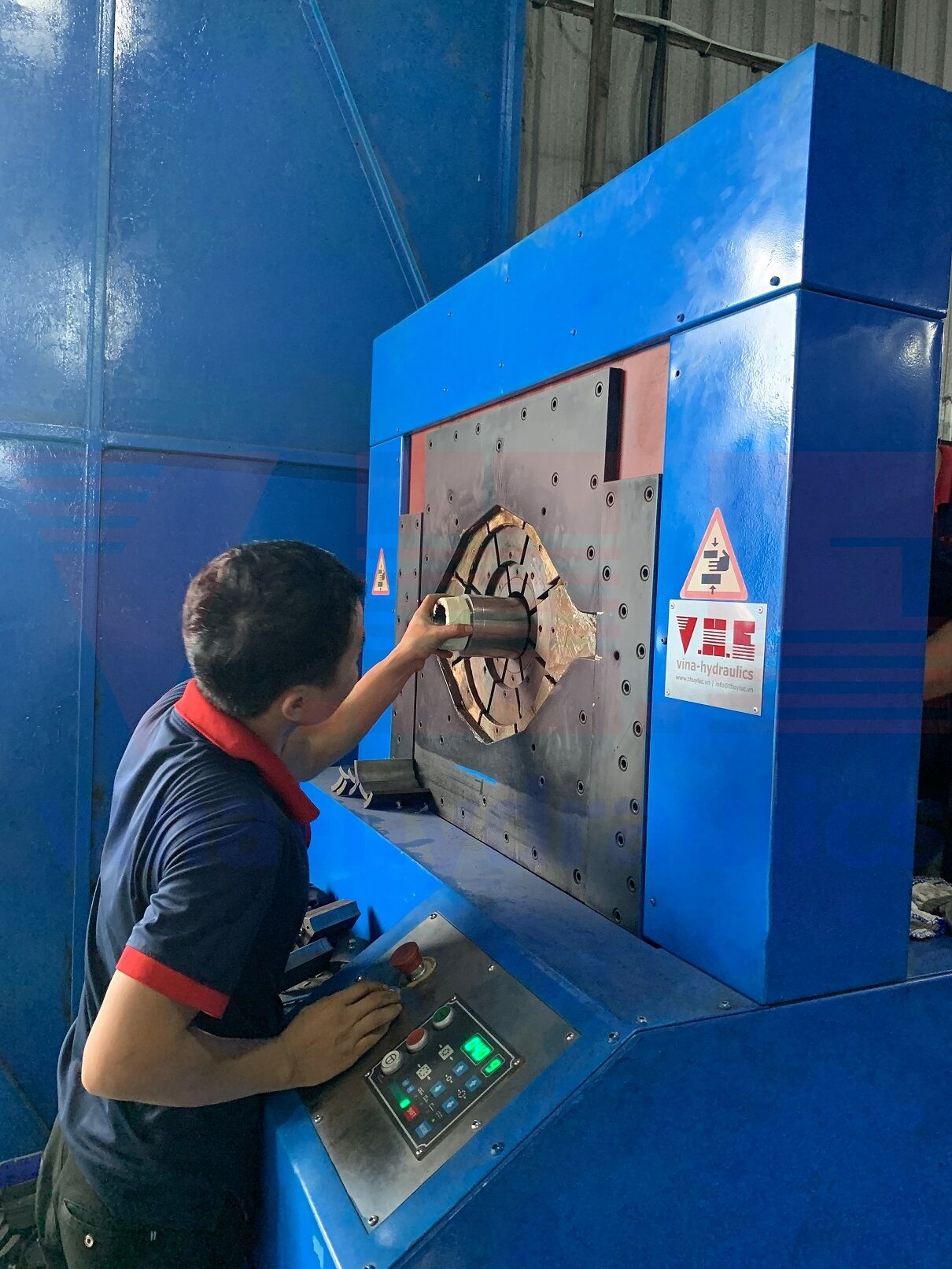 ống thủy lực cao su bố vải HYCO size 3'' bấm 2 đầu thẳng ren ngoài 3 Pt inox 304, dài 1.4m