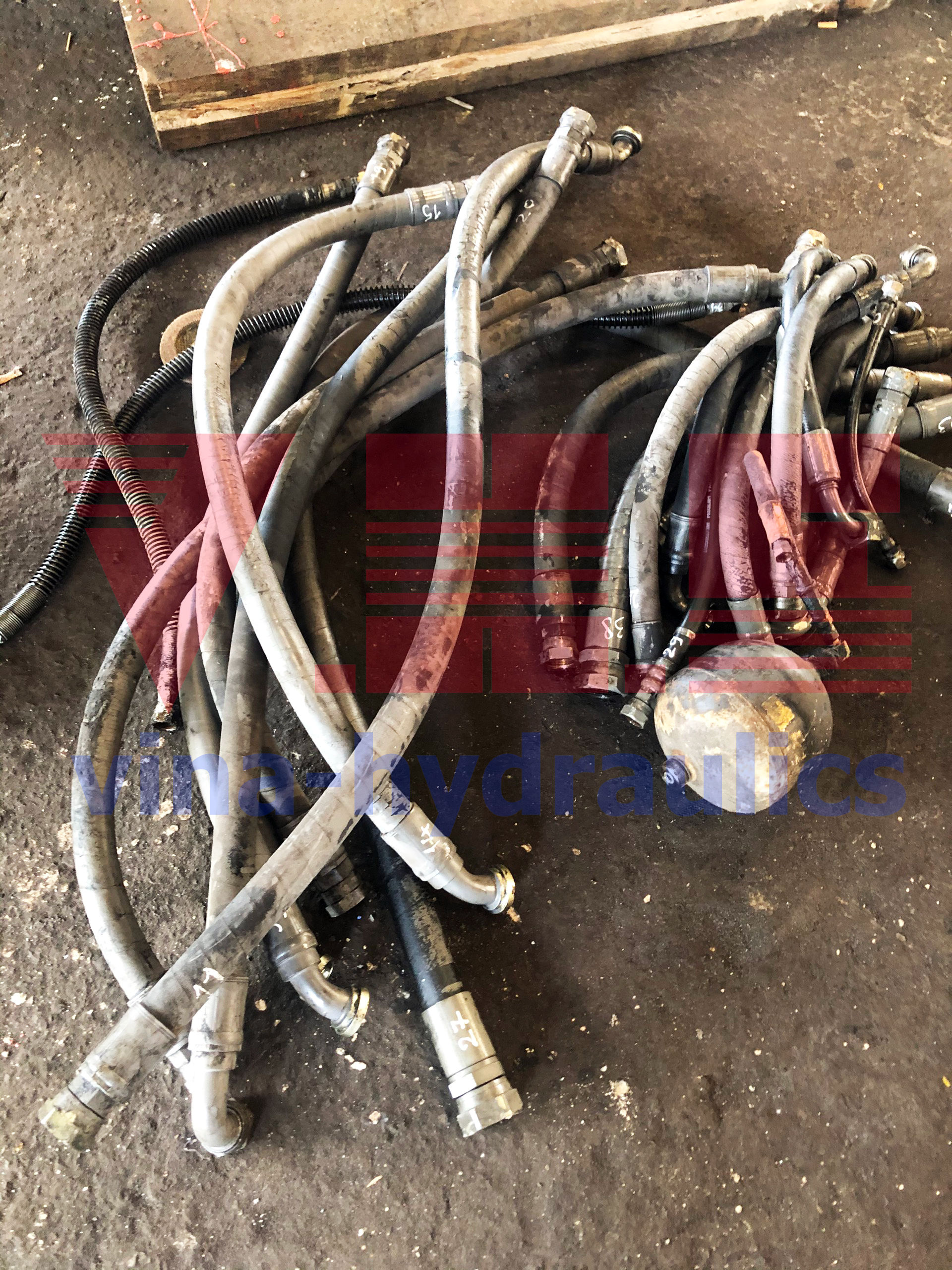 Khảo sát, súc rửa, thay thế hệ thống Ống mềm thủy lực cho xe cẩu TaDoNa - 1
