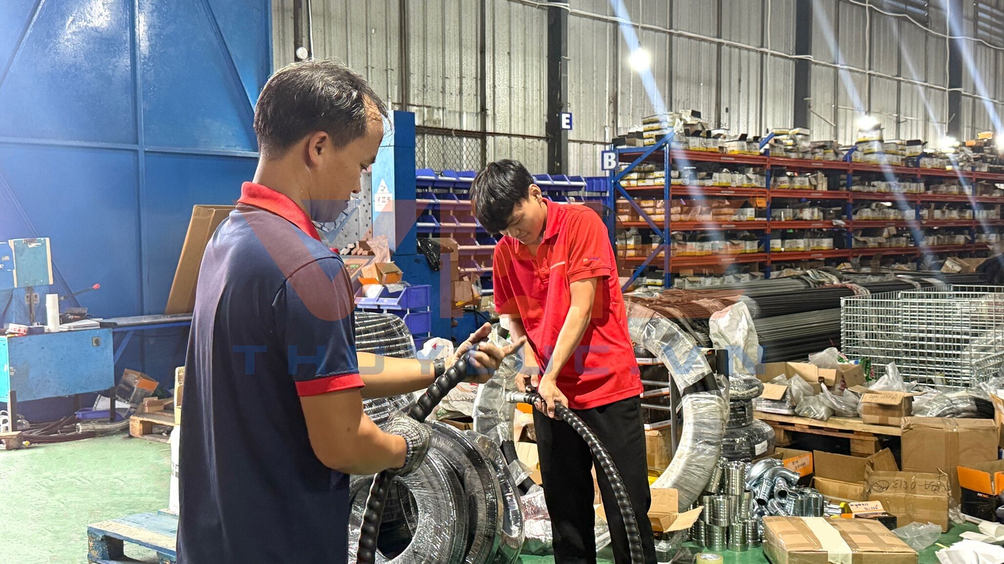 Dịch vụ gia công bọc lò xo nhựa bảo vệ ống thủy lực