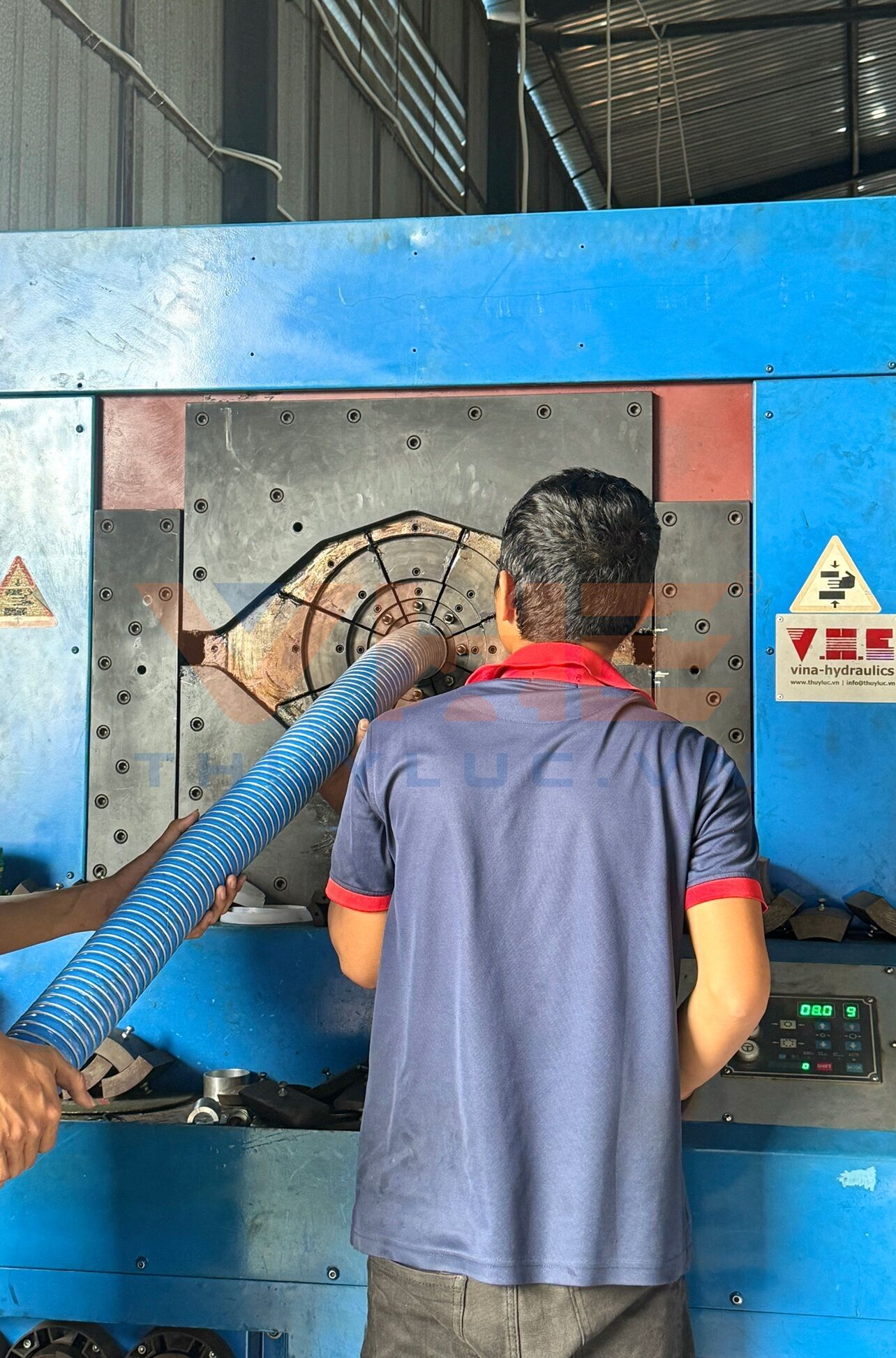 crimping a composite hose