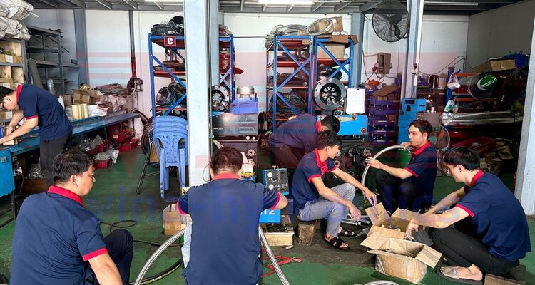 Hydraulic hose 1'' Alfagomma crimped with two straight BSP fittings and stainless steel braided cover.