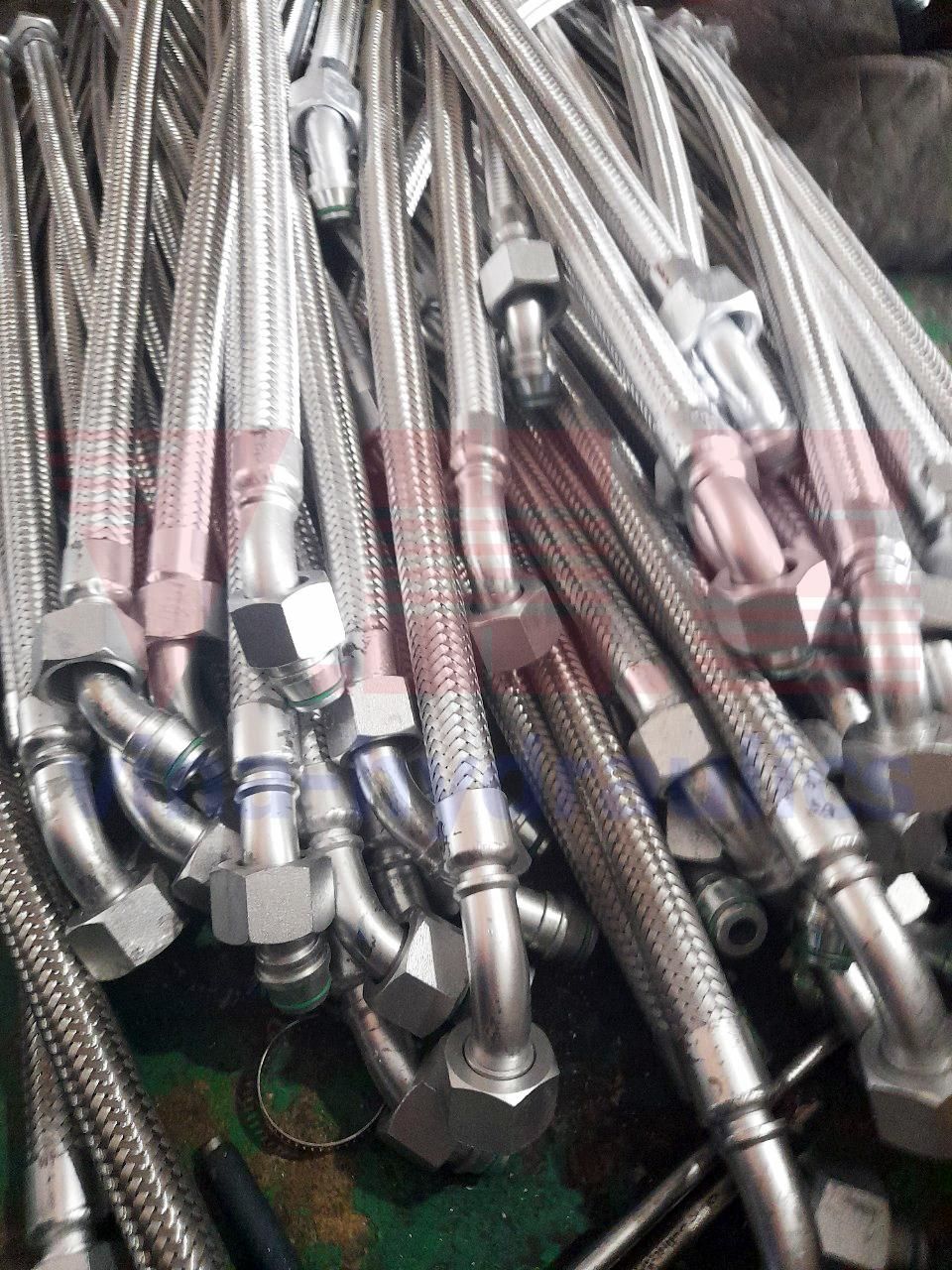 Ống ruột inox không gỉ bấm đầu thẳng, đầu cong theo yêu cầu khách hàng