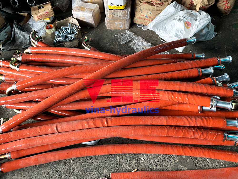 Dịch vụ gia công bọc vỏ cách nhiệt, chịu nhiệt độ cao cho ống thủy lực
